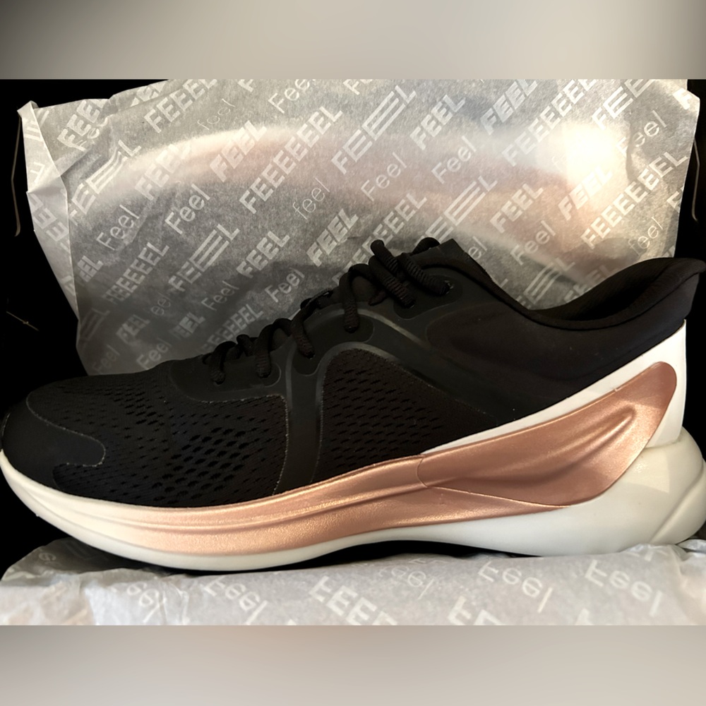 Lululemon Blissfeel run shoes size 8 women. Black, alpine white and rose gold